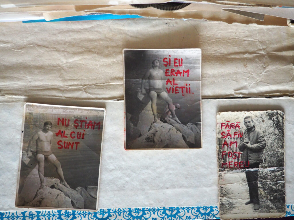 fotografii alb negru cu textele „nu știam al cui sunt”, „și eu eram al vieții”, „fără să fiu am fost mereu”